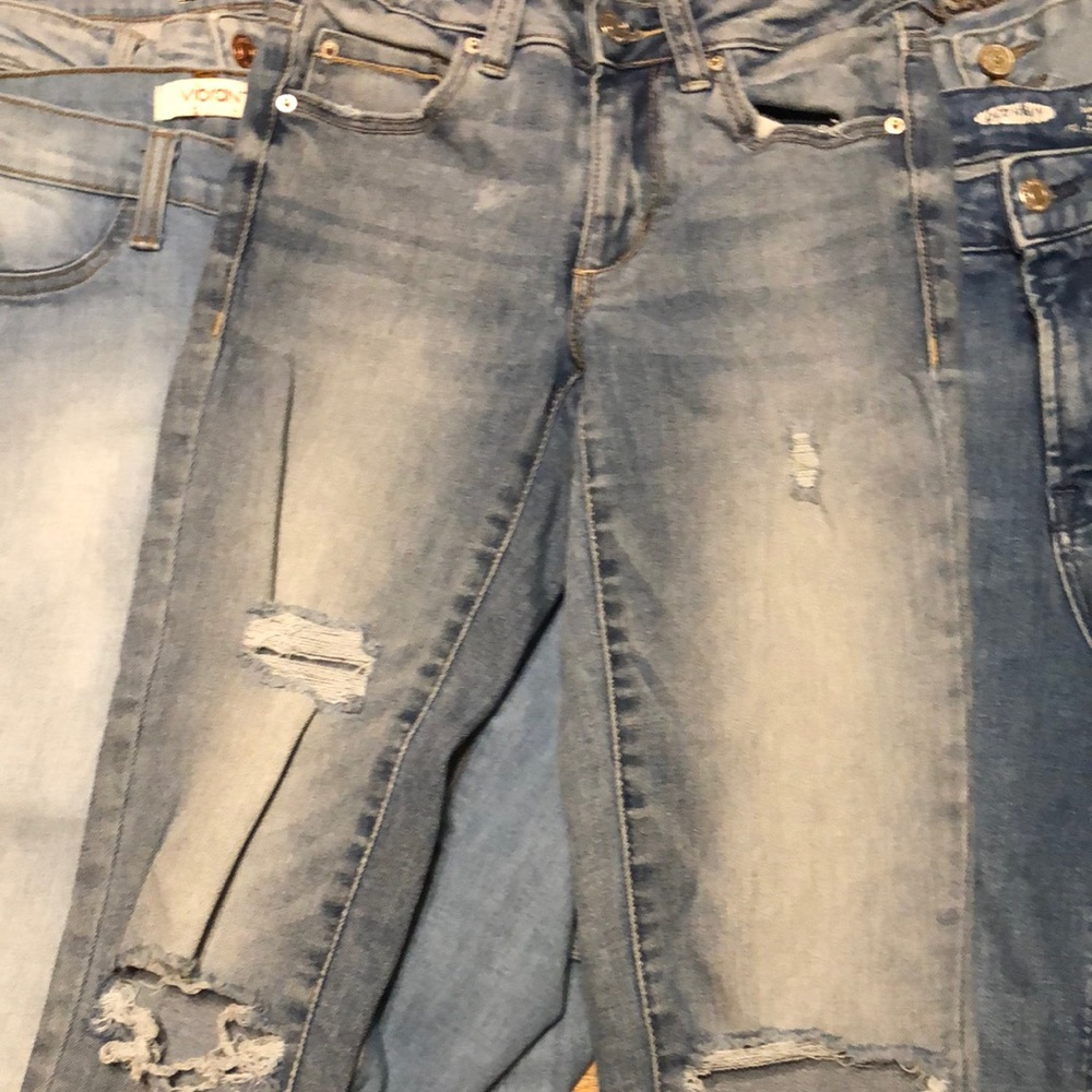 Women’s Garage ripped jeans